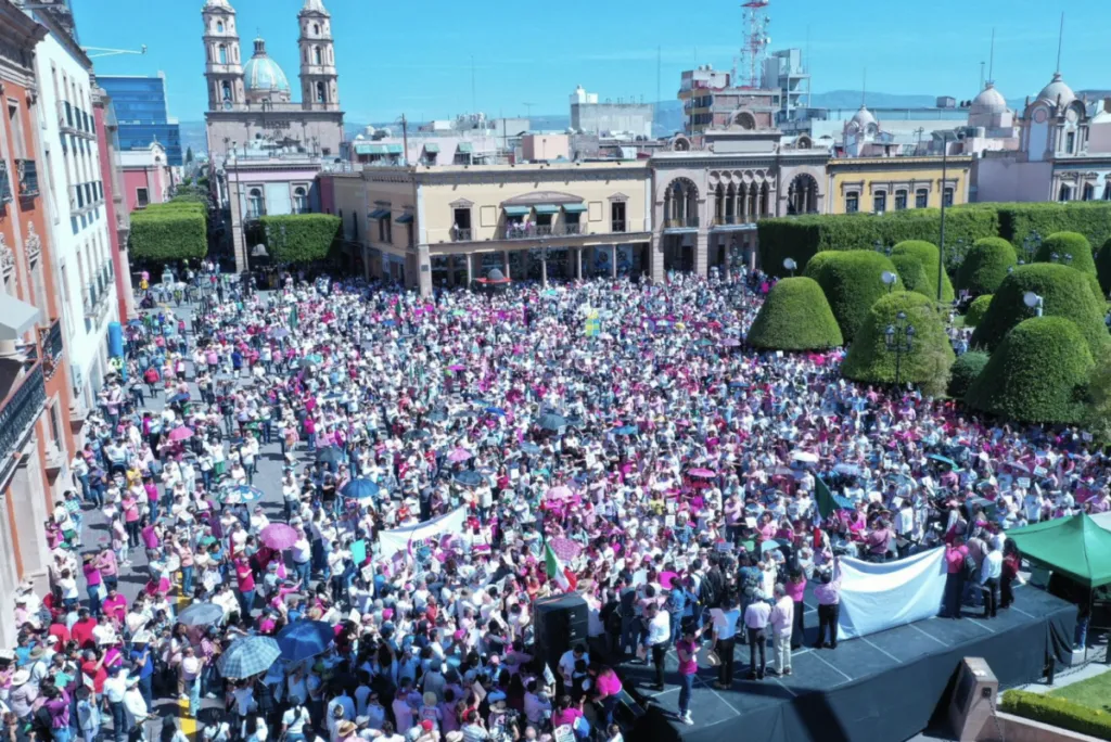 Copiosa participación tuvo la marcha en defensa del INE en Guanajuato.