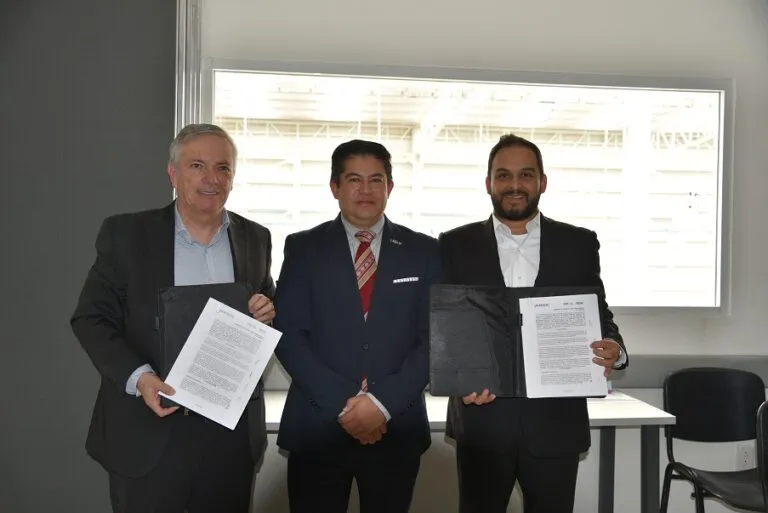 IECA e ICATECH signaron convenio de colaboración.