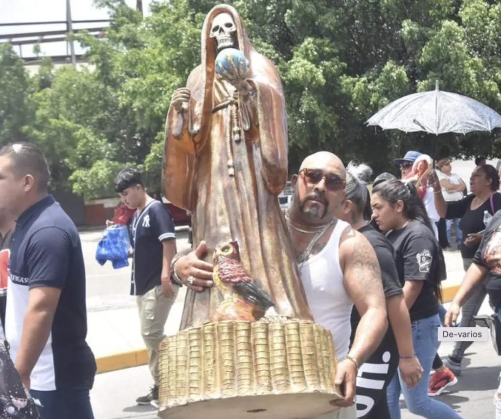 Congrega Irapuato a fieles de la "Santa Muerte"