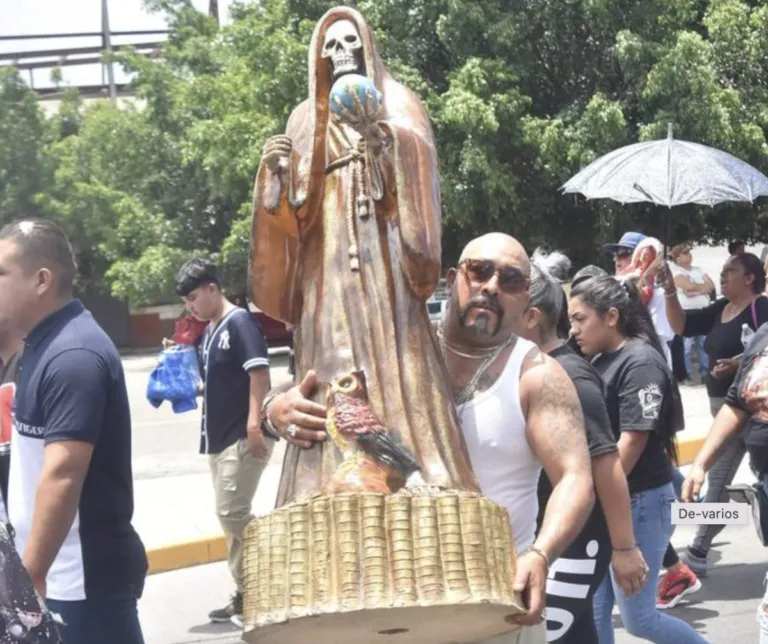 Congrega Irapuato a fieles de la "Santa Muerte"
