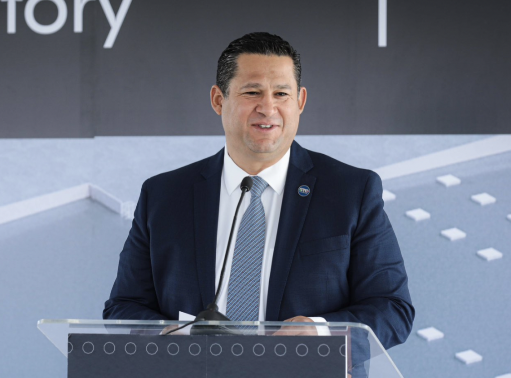 El gobernador Diego Sinhue no era tan cercano a su primo asesinado.