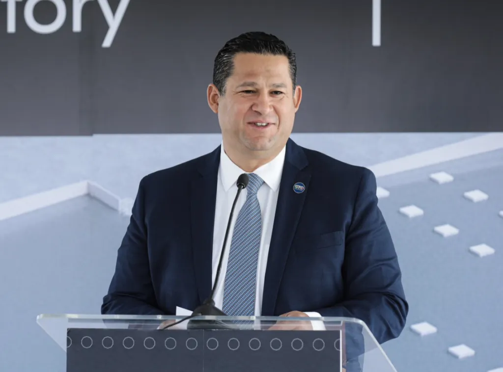 El gobernador Diego Sinhue no era tan cercano a su primo asesinado.