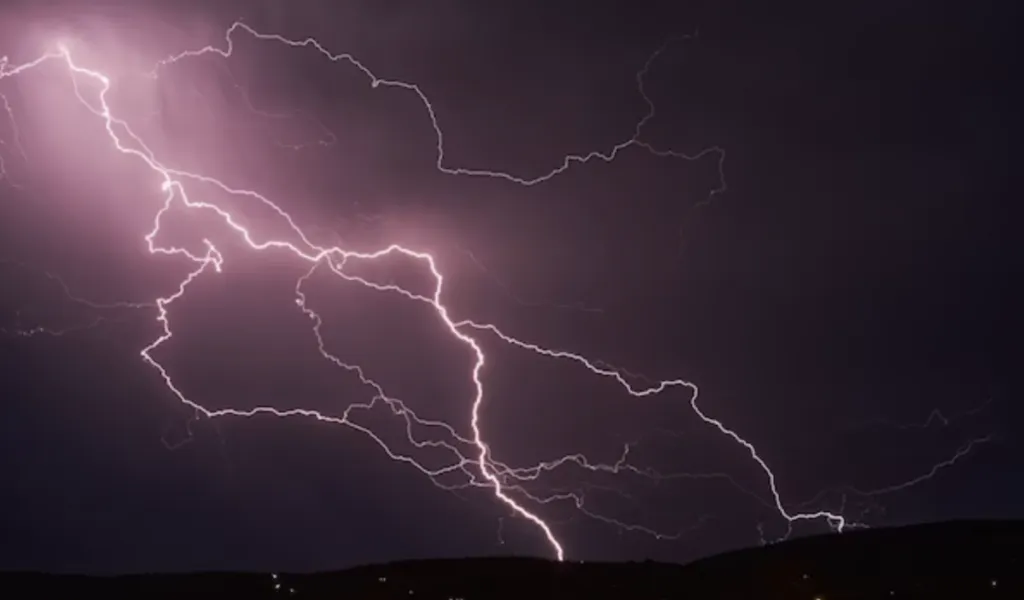 El joven guanajuatense que fue alcanzado por el rayo se encontraba jugando en los campos de la Escuela Secundaria Técnica número 20.