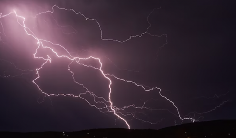 El joven guanajuatense que fue alcanzado por el rayo se encontraba jugando en los campos de la Escuela Secundaria Técnica número 20.