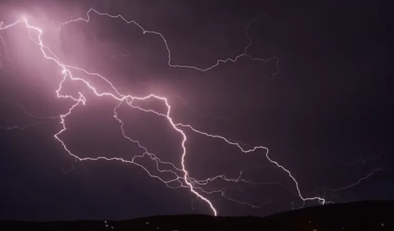 El joven guanajuatense que fue alcanzado por el rayo se encontraba jugando en los campos de la Escuela Secundaria Técnica número 20.