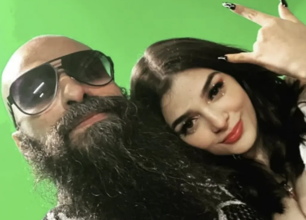 Tal parece que Santa Fe Klan ya quedó atrás en los planes de Karely Ruiz, pues estrenará video íntimo con El Babo de Cartel de Santa.