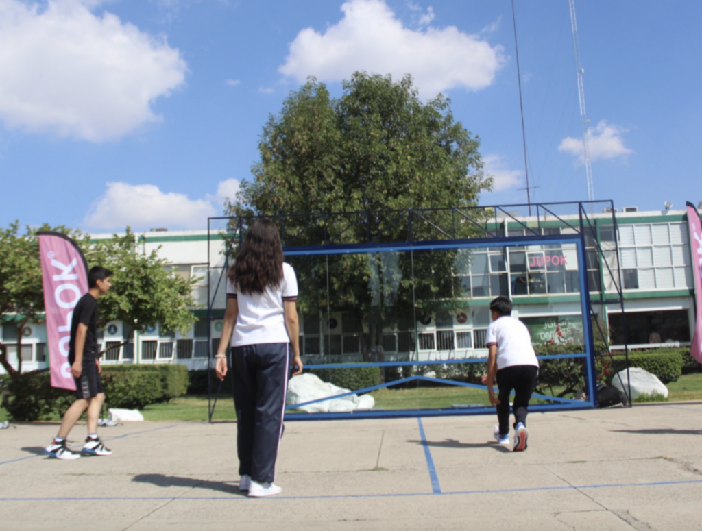 Para practicar Jupok se requiere un muro o frontis, o bien una pared lisa de concreto o similar, con una dimensión de 2.5 metros de alto por cinco metros de ancho.