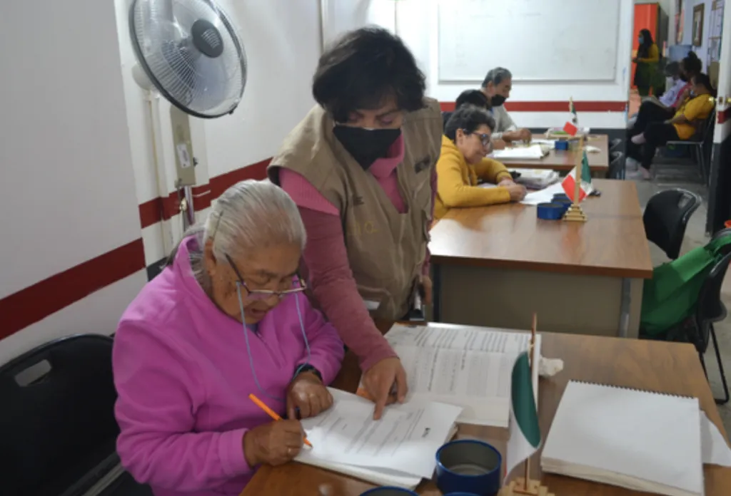 Existe un importante rezago educativo en adultos mayores en Guanajuato.