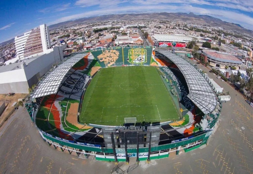 Propietarios de palcos y plateas del Estadio León corren el riesgo de perder su propiedad