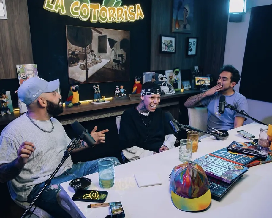 Santa Fe Klan en entrevista para "La Cotorrisa".