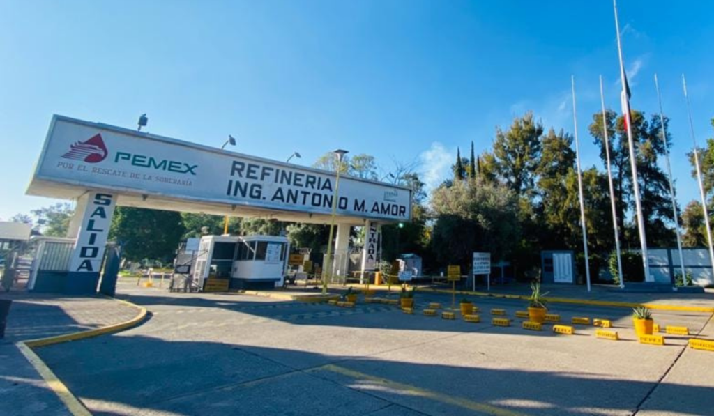 Presuntos ladrones mueren al intentar robar una refinería en Guanajuato