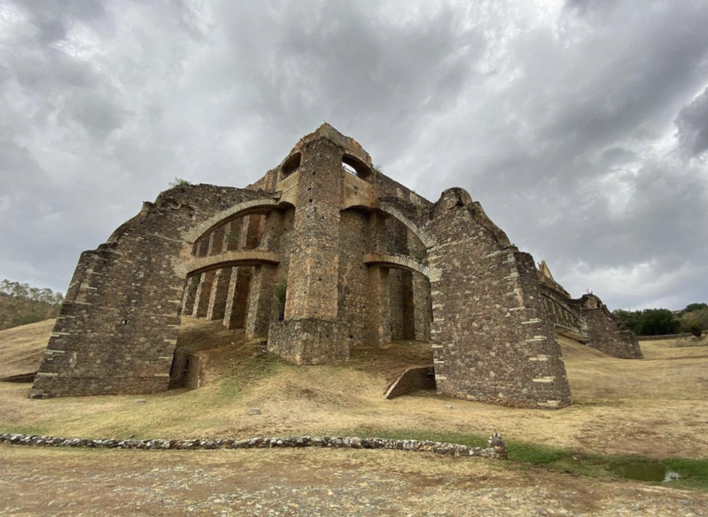 A la Mina de Guadalupe también se le conoce como el castillo guanajuatense o la Mina del Elefante.