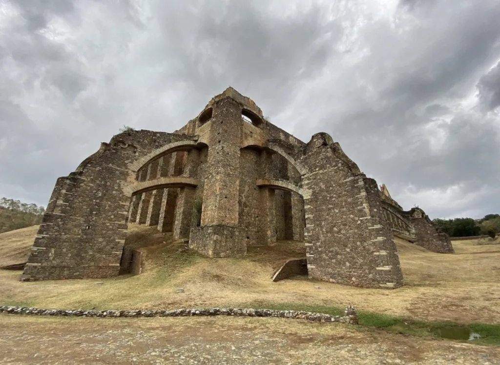 A la Mina de Guadalupe también se le conoce como el castillo guanajuatense o la Mina del Elefante.