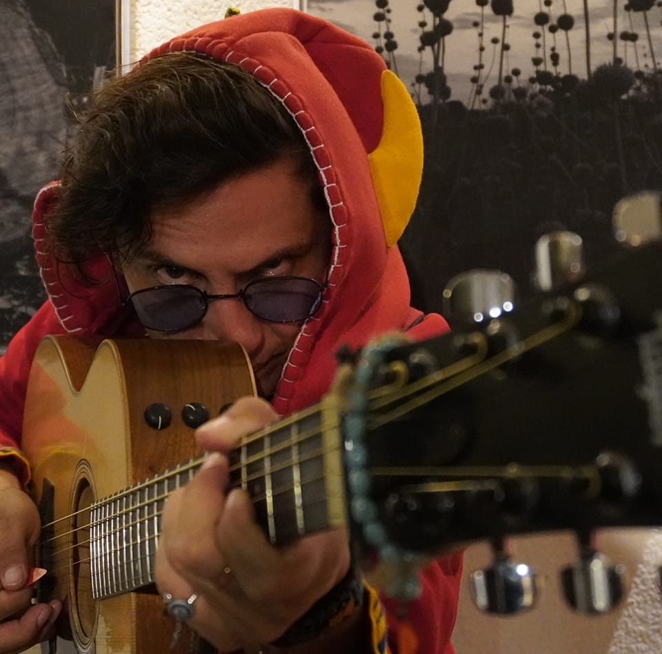 Cantautor Poncho Torres