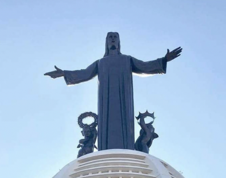 El Cristo de la Montaña es el más grande del mundo de su naturaleza.