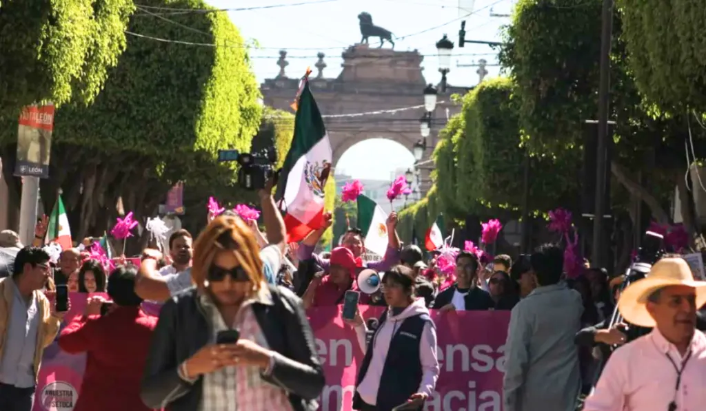 Guanajuato se levanta en defensa de la democracia con Marea Rosa