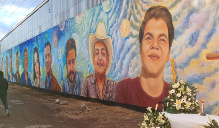 Homenaje a color: Inauguran mural en memoria de las víctimas de Salvatierra