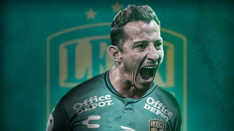 Andrés Guardado no contuvo su alegría por el gol de Federico Viñas al Atlas.