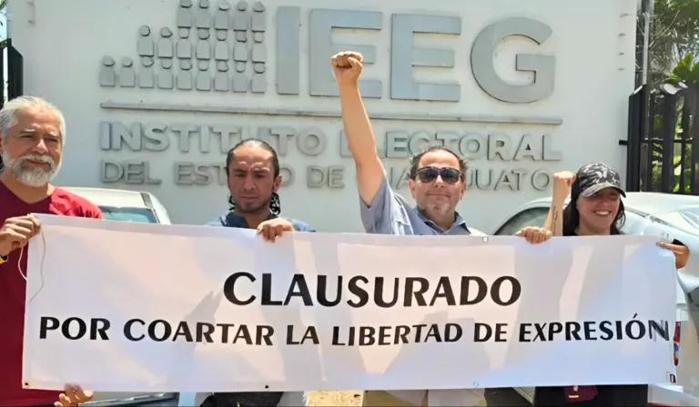 Periodistas "clausuran" el IEEG