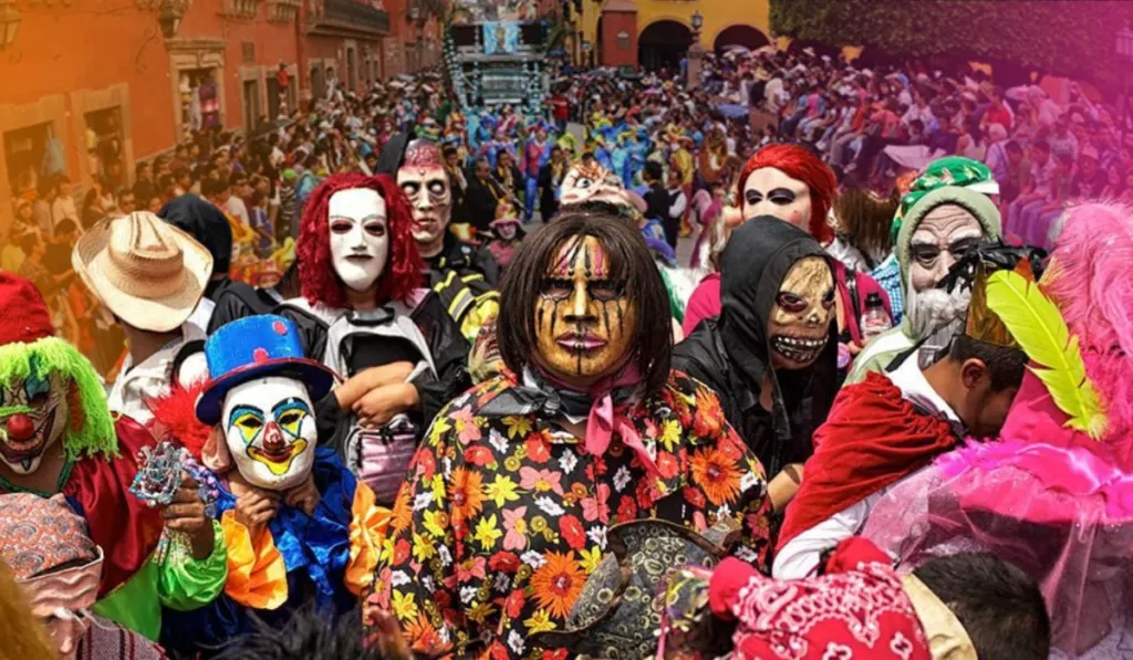 Vamos al Desfile de los Locos en San Miguel de Allende este domingo