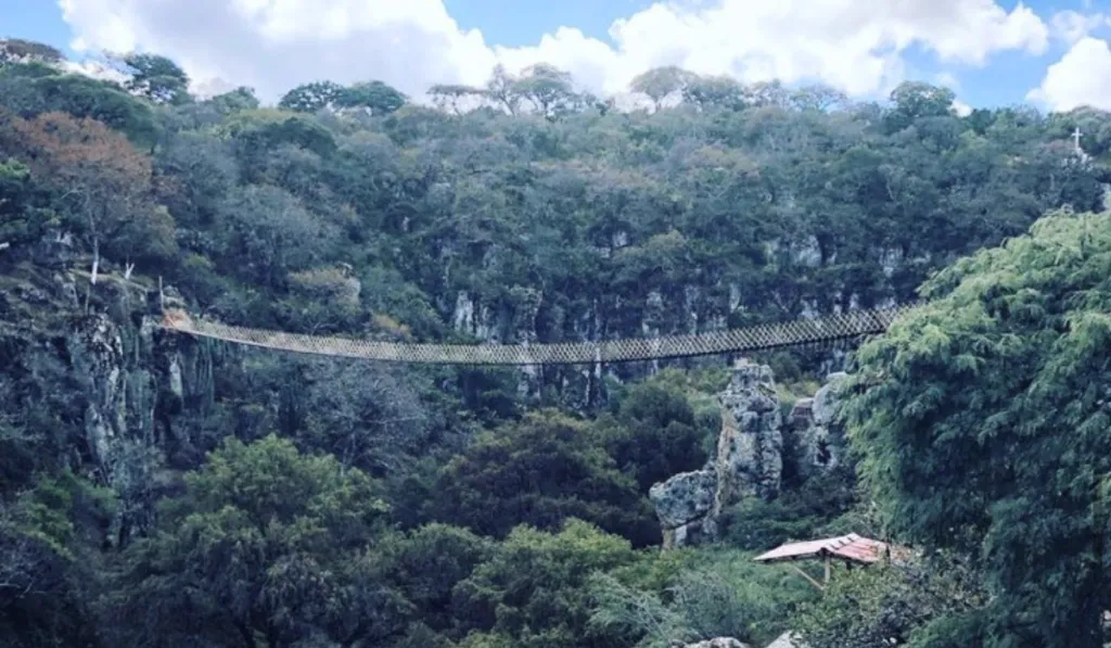 Jerécuaro: Vive la aventura de cruzar el puente colgante más imponente de Guanajuato