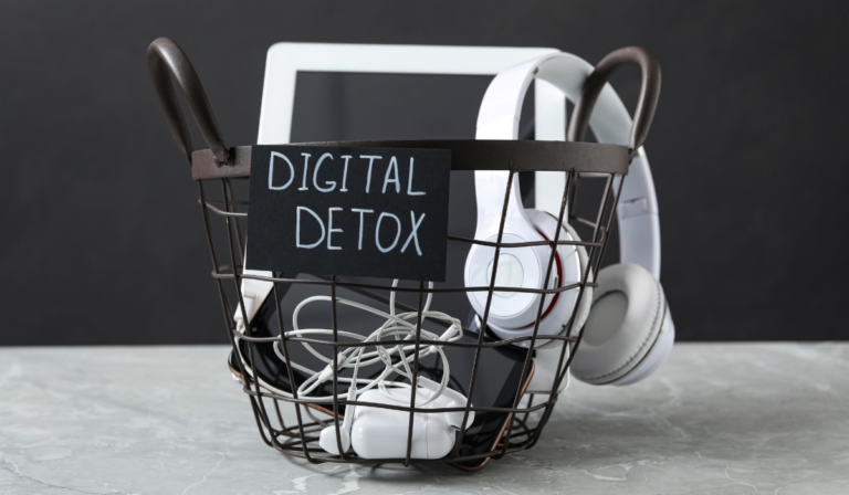 ¿Iniciar el año con un detox digital? Una buena relación con nuestras redes sociales es posible y necesario