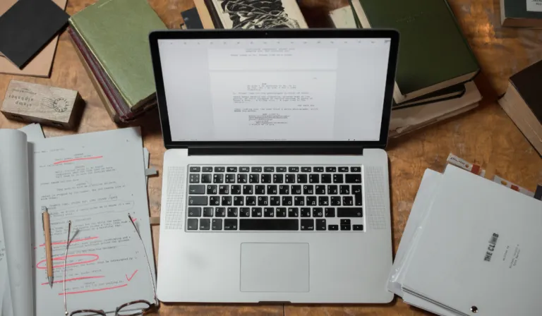 ¡Atención escritores! Querétaro lanza convocatorias literarias con premios increíbles