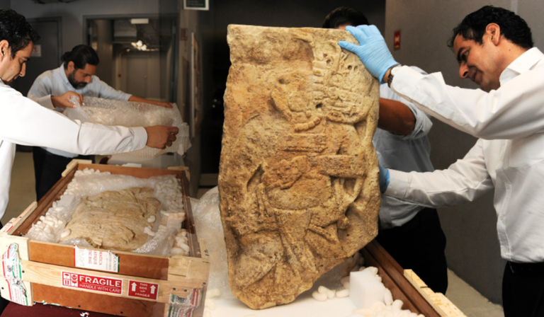 Un panel maya de más de mil años regresa a México gracias a un gesto histórico desde Chicago