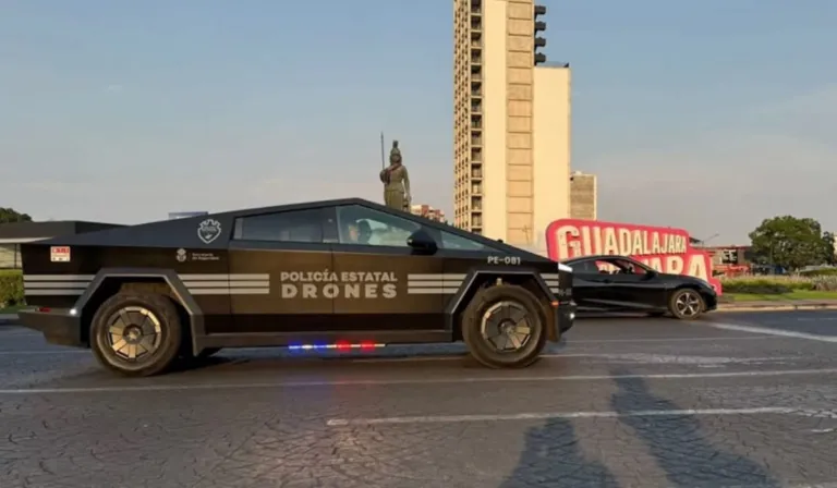 Policía de Jalisco tendrá patrullas Cybertruck y vehículos tipo Black Mamba