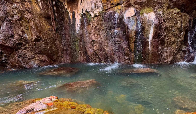 Aguas termales gratis cerca de Guadalajara de hasta 4 metros