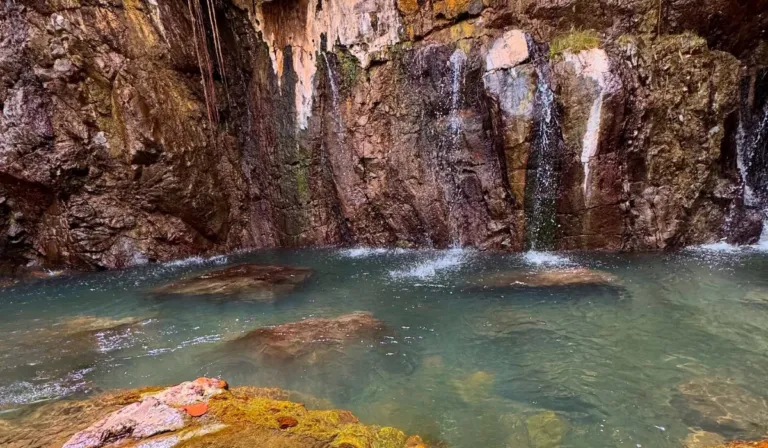 Aguas termales gratis cerca de Guadalajara de hasta 4 metros