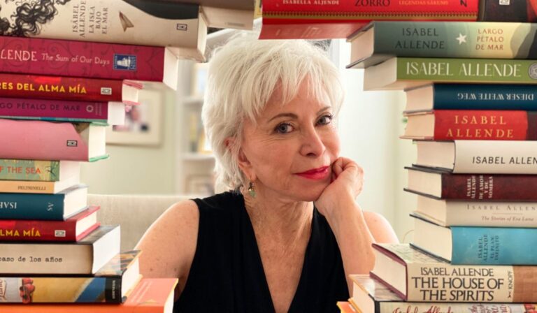 Isabel Allende recibe el premio Ícono de Cultura en el Raizado Festival