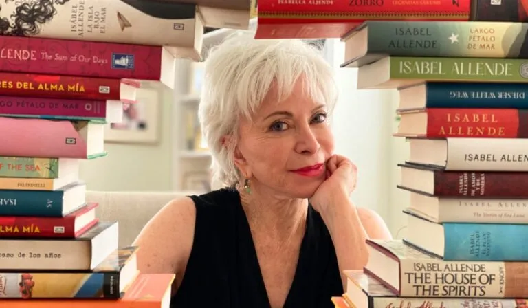 Isabel Allende recibe el premio Ícono de Cultura en el Raizado Festival
