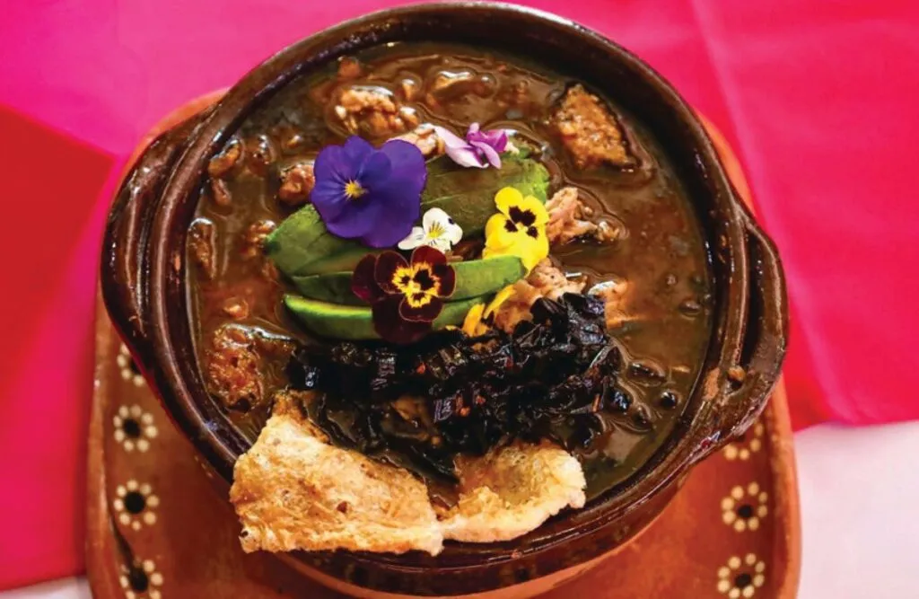pozole negro: receta de la joya culinaria de Xochitepec que no puede faltar este 15 de septiembre
