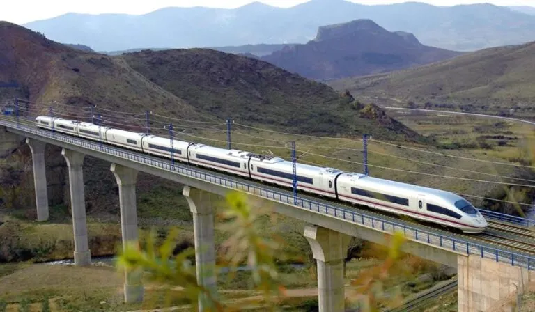 Viajar en el Tren México–Querétaro costará entre $150 y $200 pesos