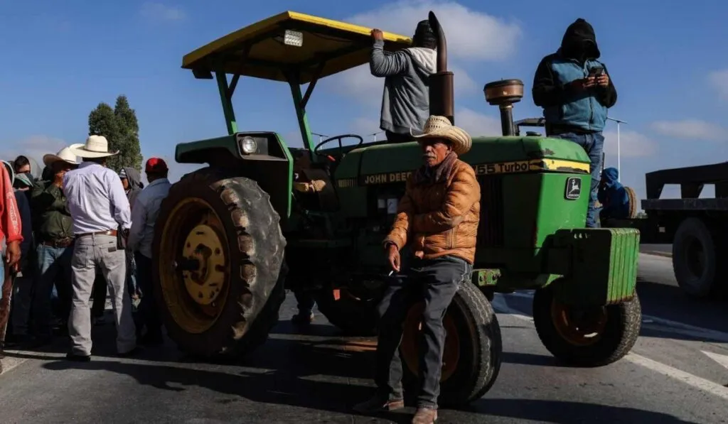 Campesinos de Guanajuato preparan bloqueos en carreteras este lunes 27