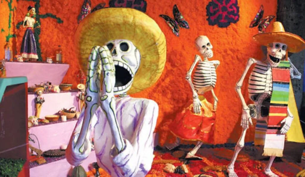 Esqueletos gigantes, alebrijes y actividades GRATIS en el Festival de Cartonería de Día de Muertos en el Kiosco Morisco