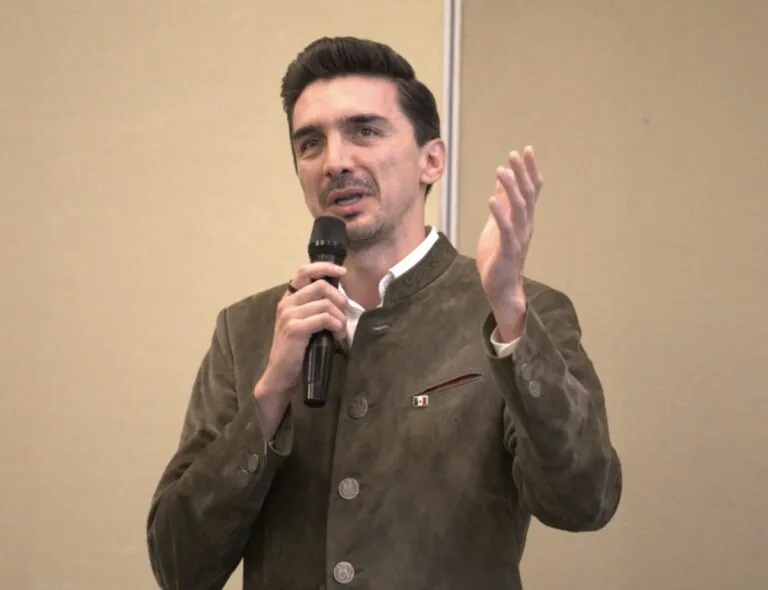 Alejandro Martínez Araiza, líder del SNAC y creador de La REBEL.