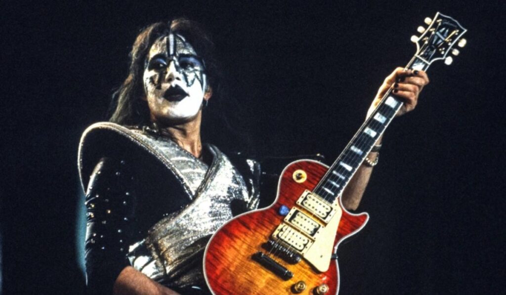 Muere Ace Frehley, legendario guitarrista de Kiss, a los 74 años