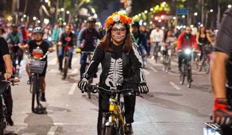 Paseo ciclista Chapultepec al Panteón de Dolores este Halloween