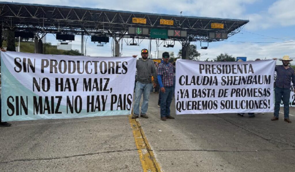 Productores de maíz mantienen bloqueo en el sur de Guadalajara pese a acuerdos con el Gobierno