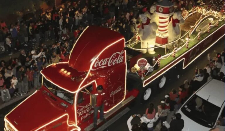 Piden a Cofepris cancelar las Caravanas Navideñas de Coca-Cola por presunta publicidad dirigida a niñas y niños