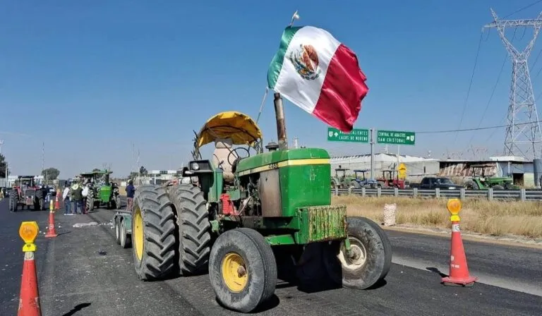 Productores bloquean carreteras en Guanajuato: exigen precio justo para el maíz