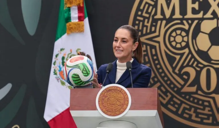 Sheinbaum presenta el Mundial 2026 y anuncia que regalará su boleto al partido inaugural a una niña amante del fútbol