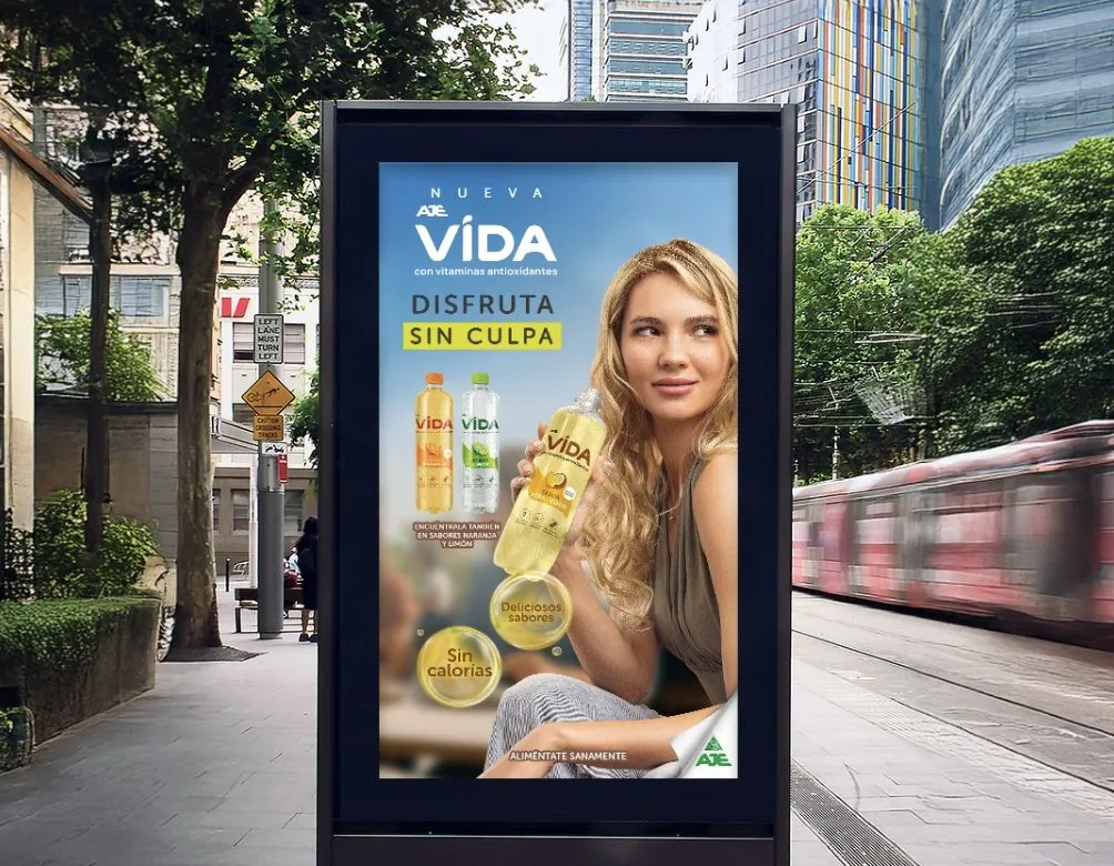 Agua VIDA de AJEMEX refleja energía, naturalidad y actitud joven.