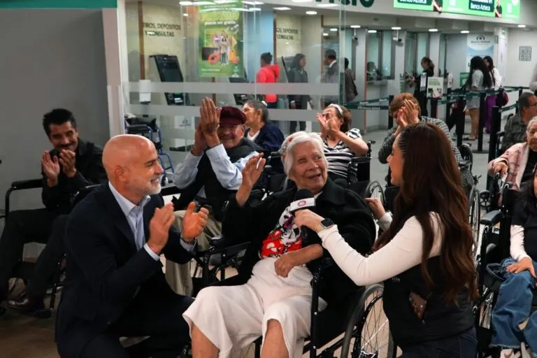 Banco Azteca supera expectativas con 200 sillas de ruedas en 2025