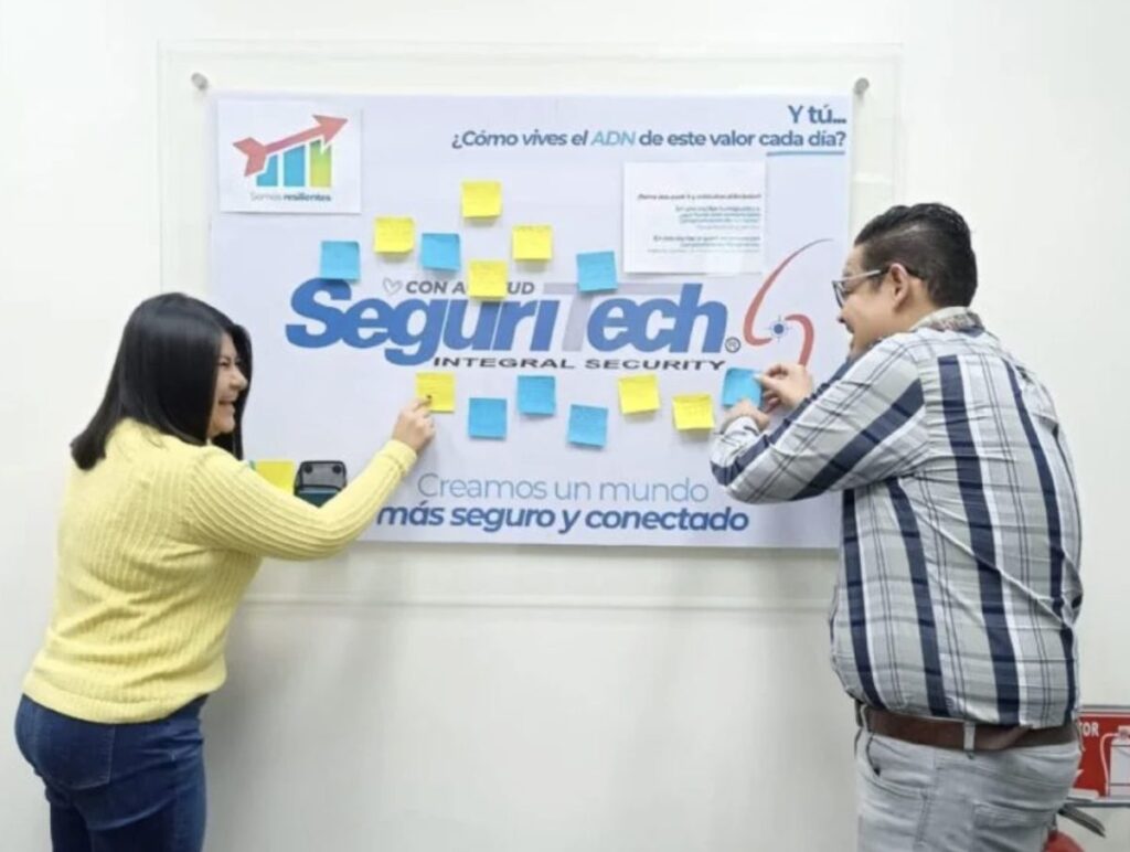 Colaboradores de Seguritech conviven en un espacio corporativo que fomenta cultura, liderazgo y bienestar laboral.