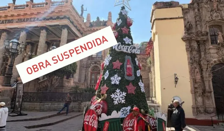 INAH clausura árbol navideño frente al Teatro Juárez y desata polémica en pleno diciembre