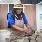 Alfarería tradicional en la Feria de León: Don Pedro Bárcenas, el último guardián del barro