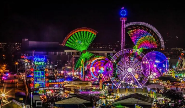 ¿Cuánto cuesta subirse a los juegos mecánicos en la Feria de León 2026? Estos son los precios